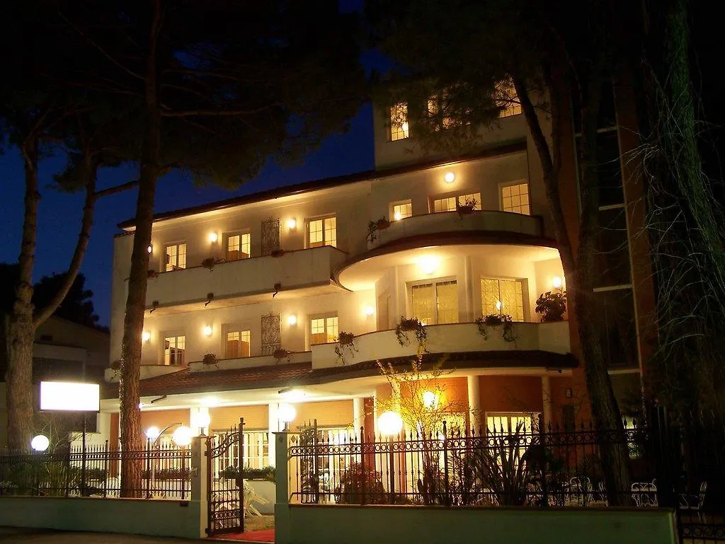 Hotel Villa Pina Milano Marittima 3*,