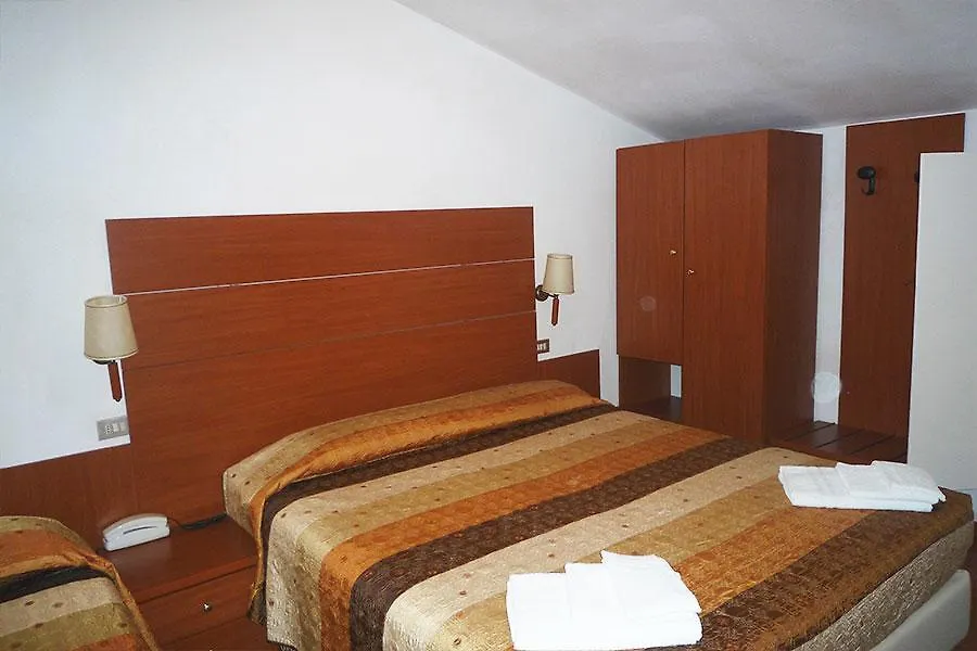 Hotel Villa Pina Milano Marittima 3*,